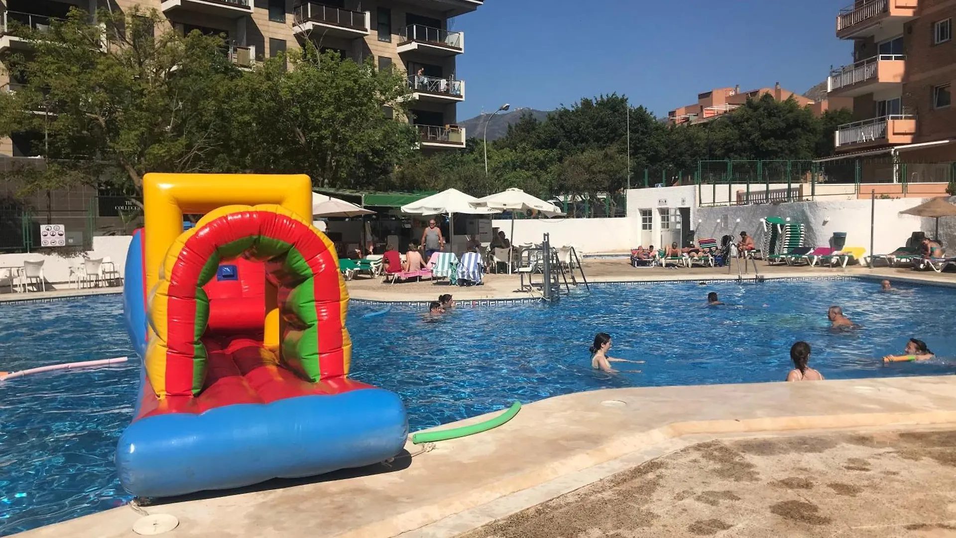 Piso En Alquiler En Benalmadena Costaアパートメント
