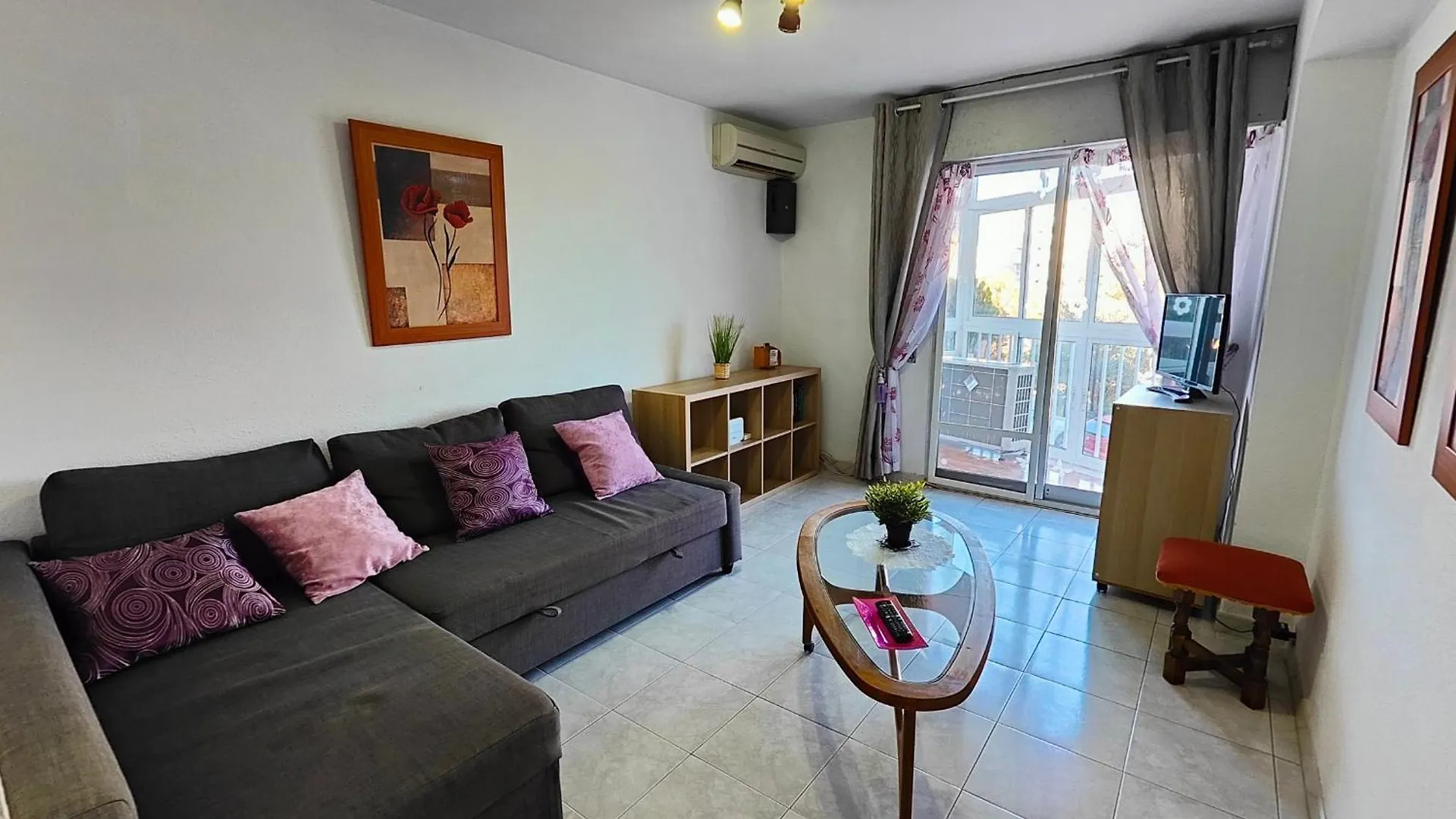 Piso En Alquiler En Benalmadena Costaアパートメント 0*,  スペイン