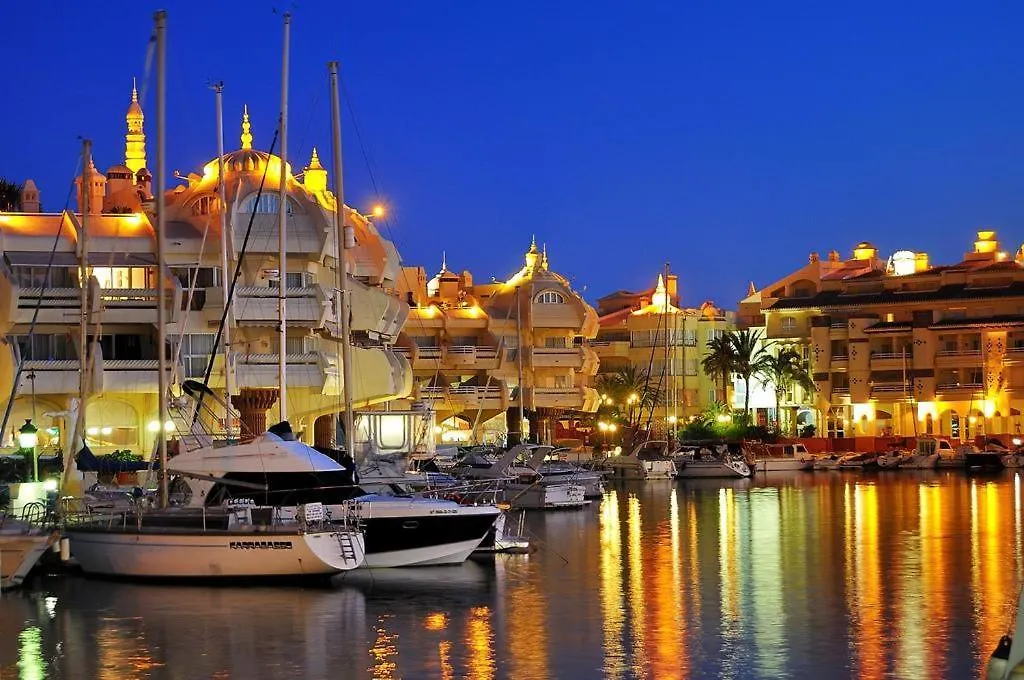 Piso En Alquiler En Benalmadena Costaアパートメント 0*,  スペイン