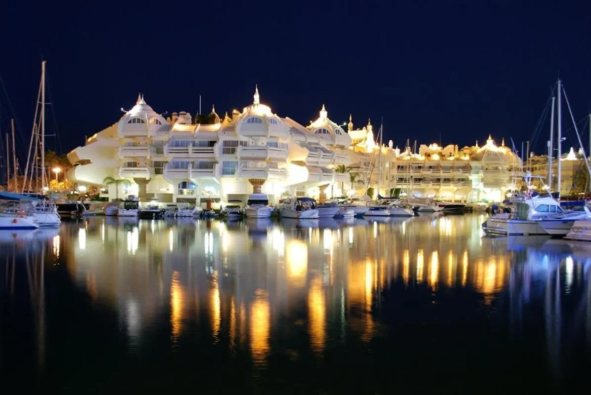 Piso En Alquiler En Benalmadena Costaアパートメント アパート